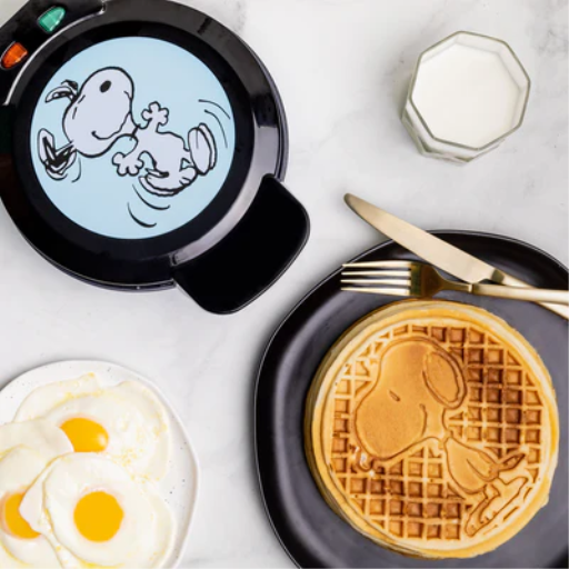 Uncanny Brands Peanuts Snoopy and Charlie Brown Double Waffle Maker ? Non-Stick Breakfast Appliance