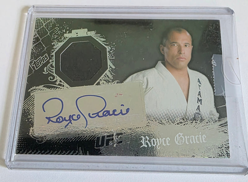 Royce Gracie 2010 Topps UFC Main Event Autograph Relic #1 – Near Mint